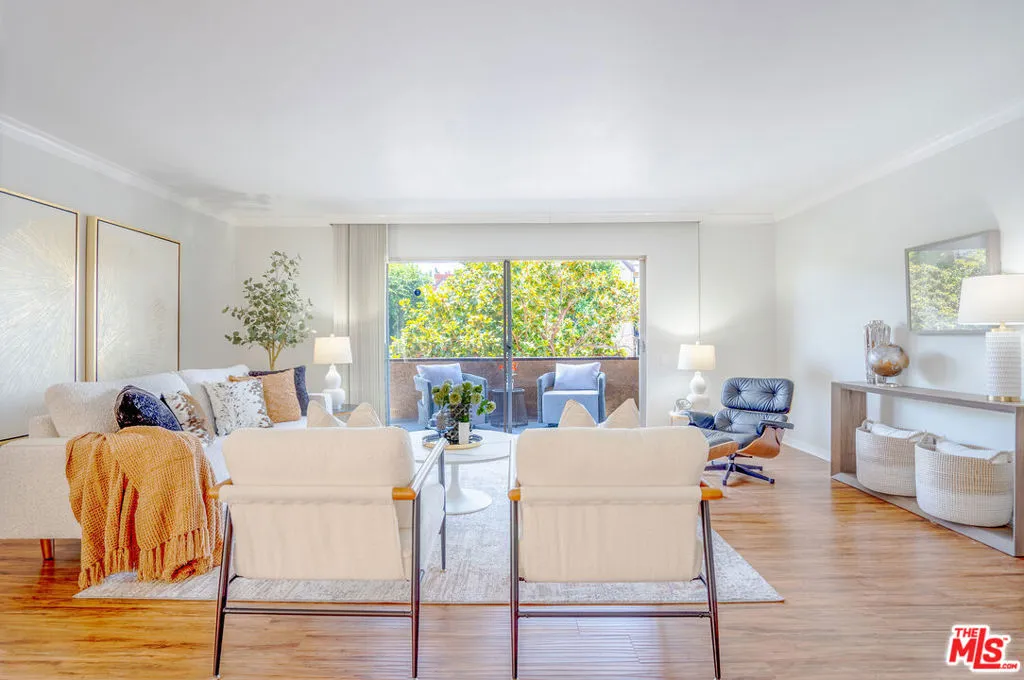 818 S Lucerne Boulevard 205, Los Angeles, California 90005 home-pic-15